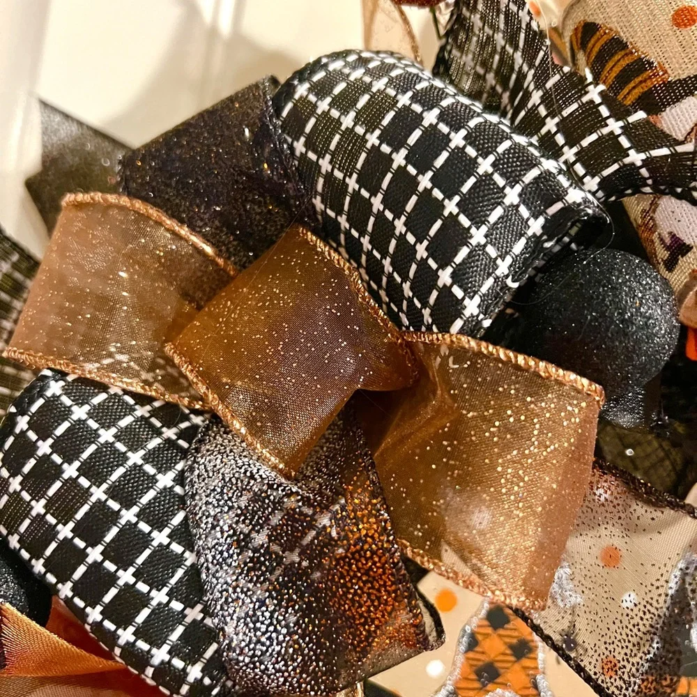 13 inch Halloween Ribbon Wreath Black & Linen Gnome MW11